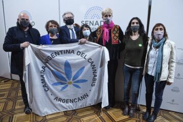 Bandera ArgenCann Senado